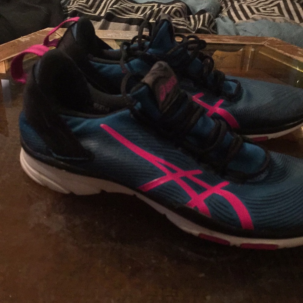 ASICS gel fit sana 2 training running shoe.
